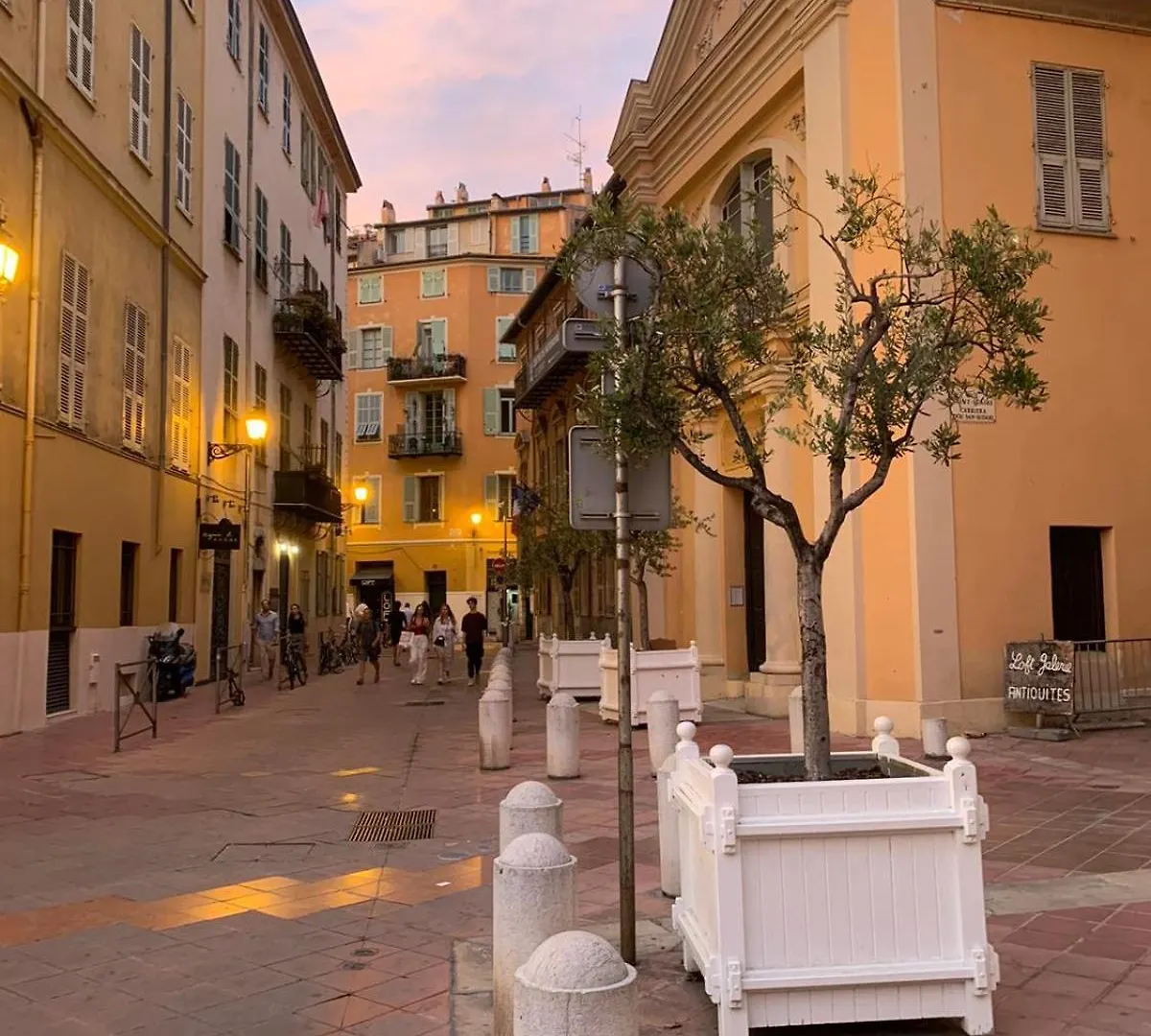Apartment 33 On The Old Historic Senate Square Nice